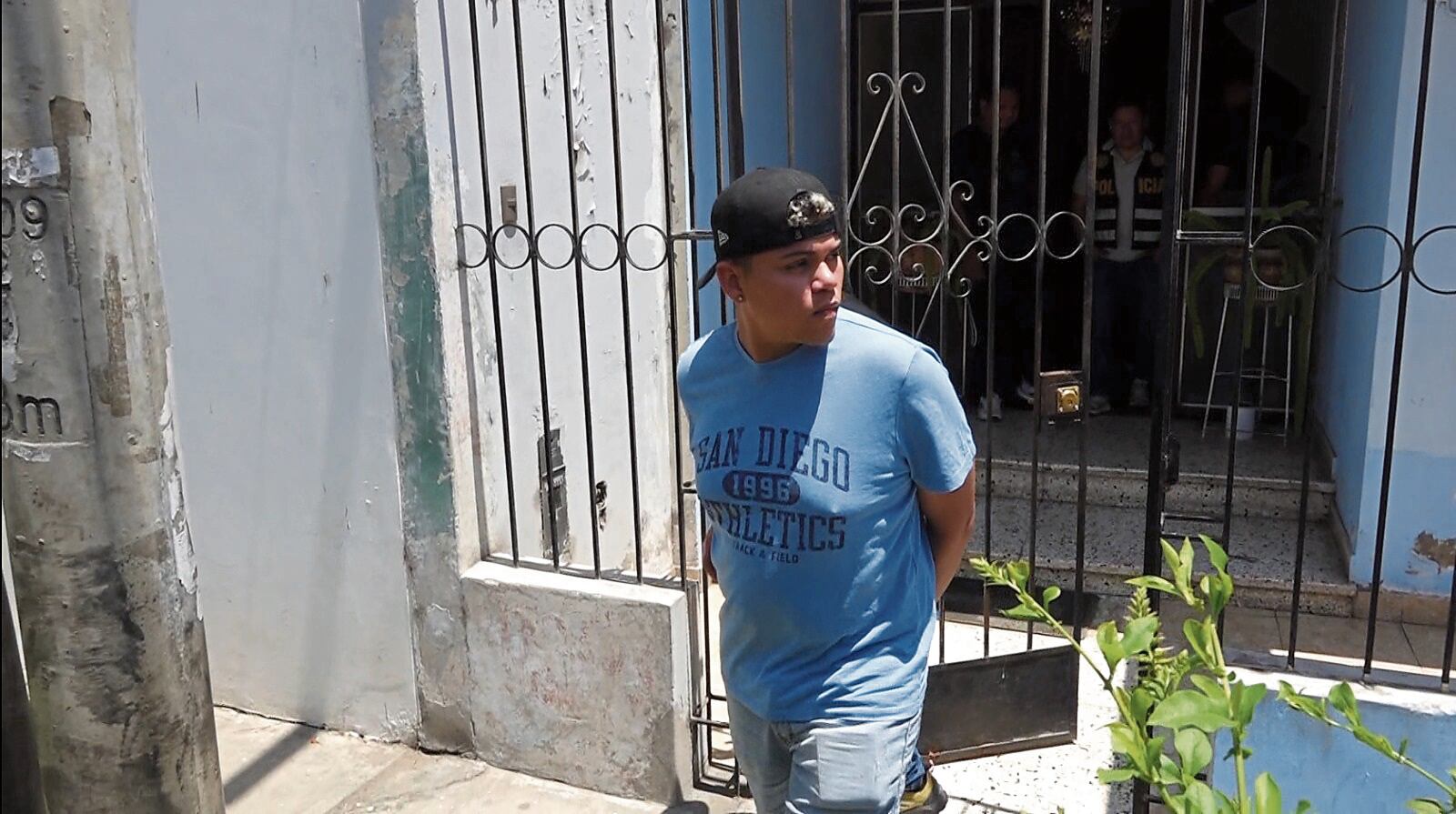 El ministro del Interior, Juan José Santiváñez, aseguró que intervenciones se ejecutaron en Trujillo y que uno de los detenidos y su pareja habrían sido los responsables de entregar el material explosivo. Por su parte, alcalde Mario Reyna, decanos de colegios profesionales y gremios empresarios exigen cambiar extrategias.