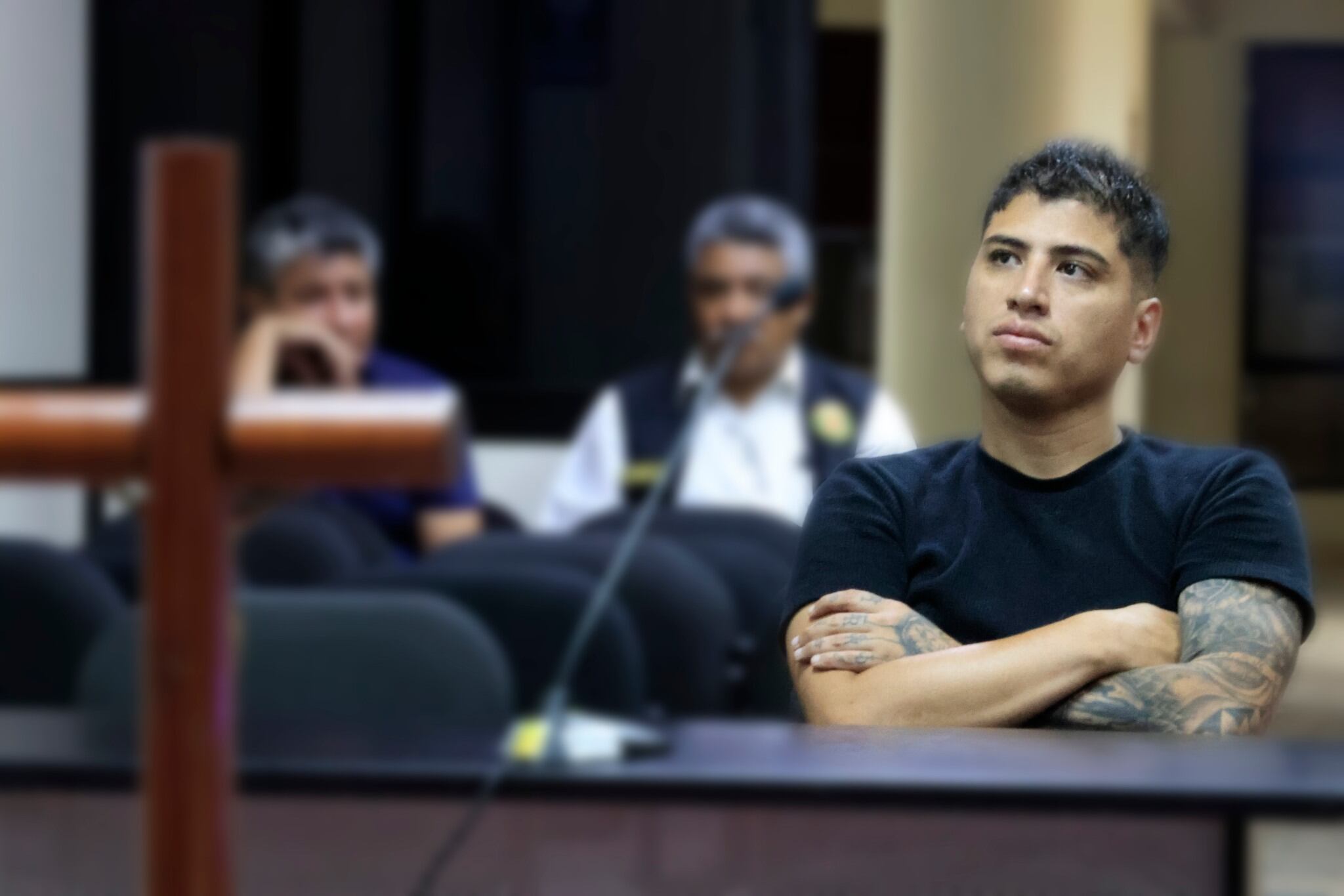 “Colgué el teléfono y me derrumbé, fui a mi celda, le reclamé a Dios y le dije: ¿Por qué me haces esto? Ya es suficiente con lo que está pasando mi familia por mí”, contó John Kelvin.