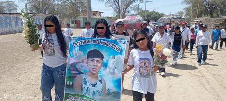 Piura: Sepultan al joven asesinado por una puñalada en Colombia