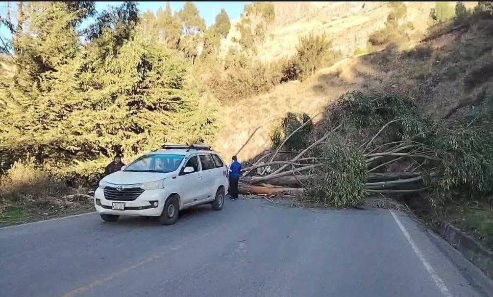 Huancavelica: pobladores de Yauli bloquean vía Huancavelica-Huancayo por carretera inconclusa
