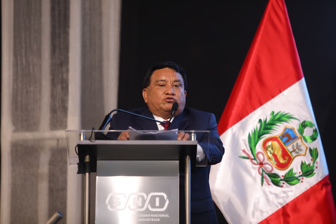 El candidato de Podemos Perú planteó medidas en seguridad, apoyo a mypes y educación técnica durante un foro electoral. Fotos: Antonio Melgarejo /@photo.gec