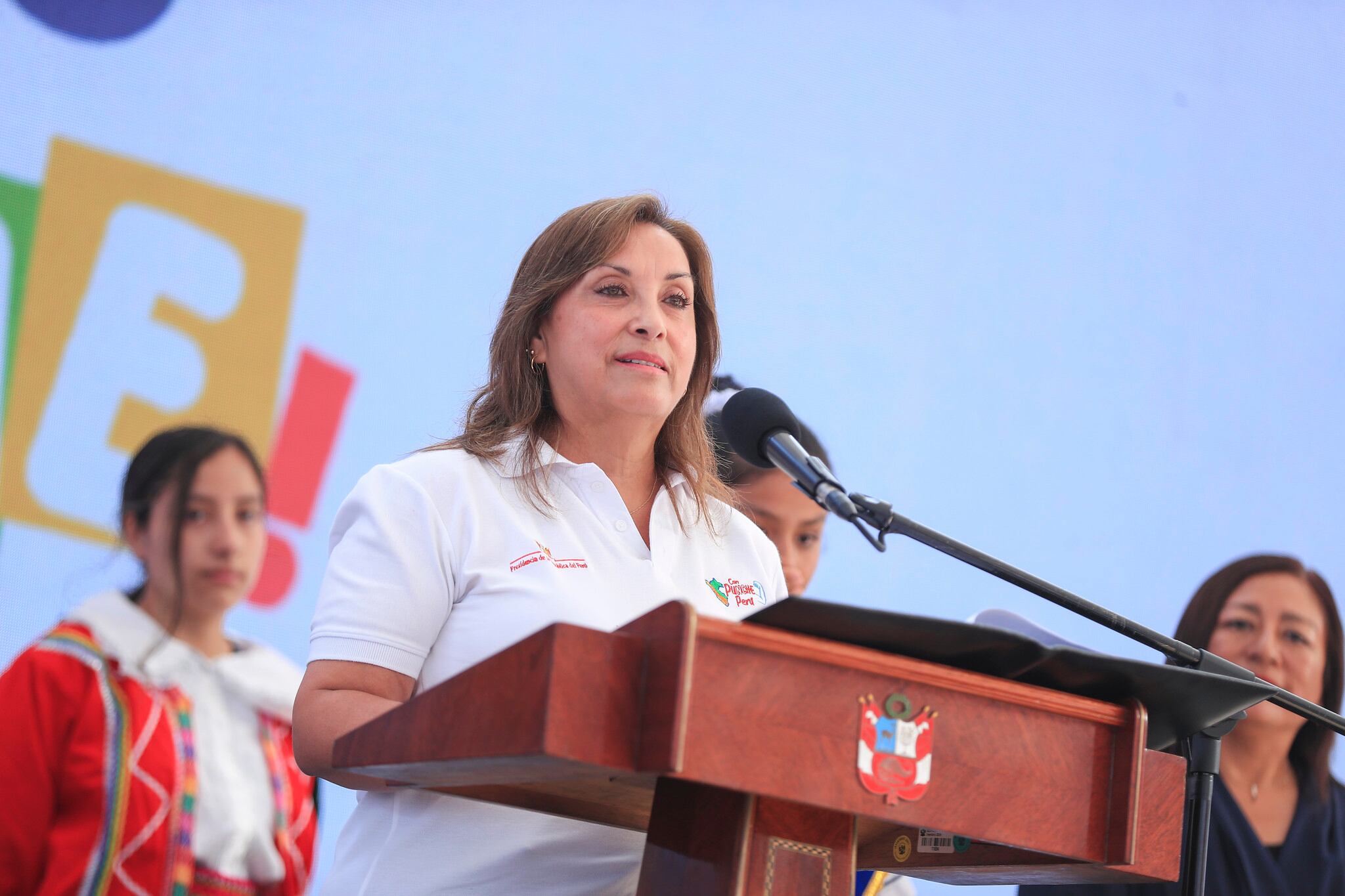 Presidenta evitó referirse directamente al asesinato de Paul Flores y centró su discurso en logros del Minedu y críticas a sus detractores. (Foto: Presidencia)