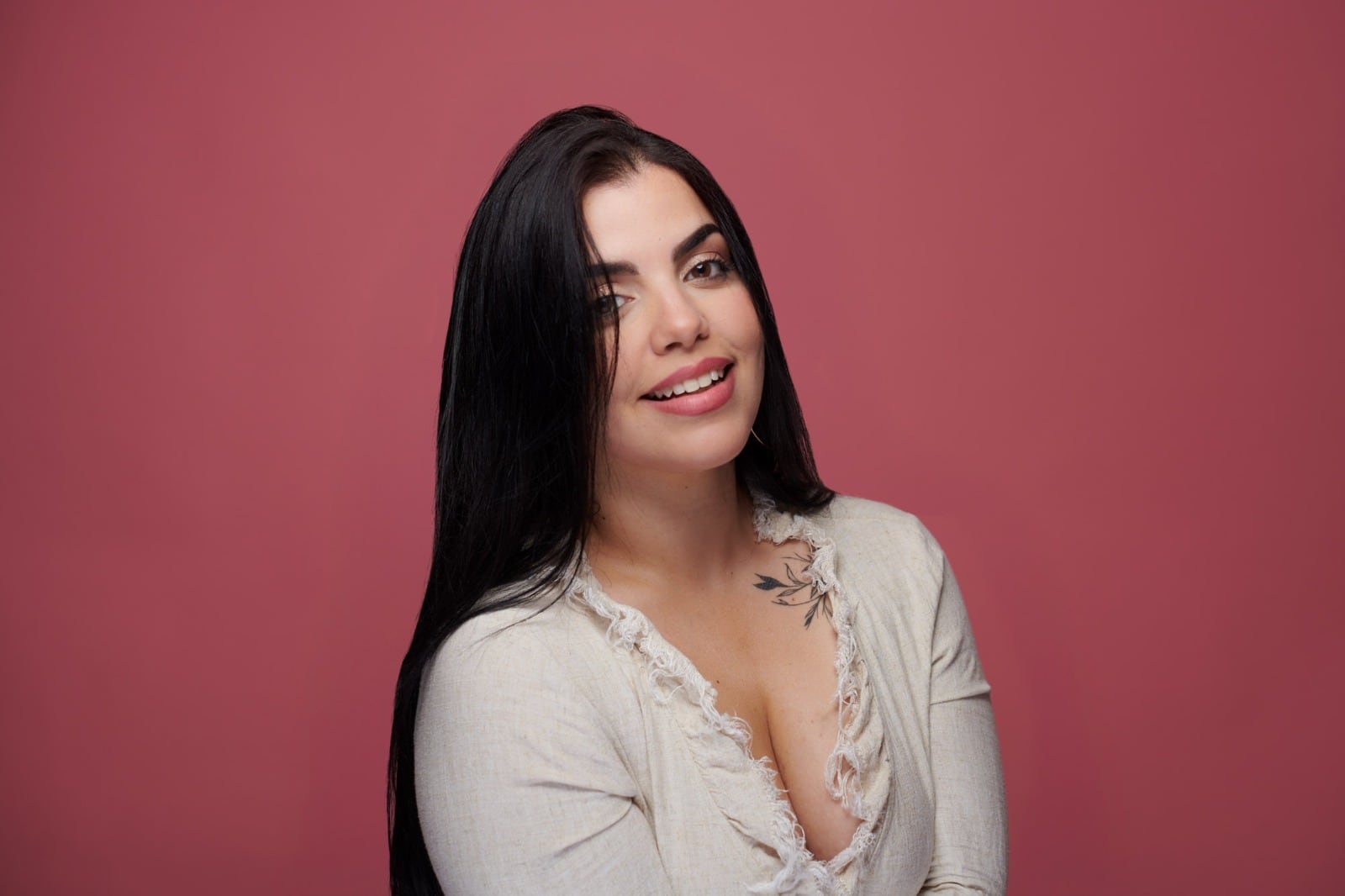 La cantante venezolana reveló que ha compuesto varias canciones pensando en una posible colaboración con la agrupación peruana y no descartó invitarlos a su primer concierto en el país.