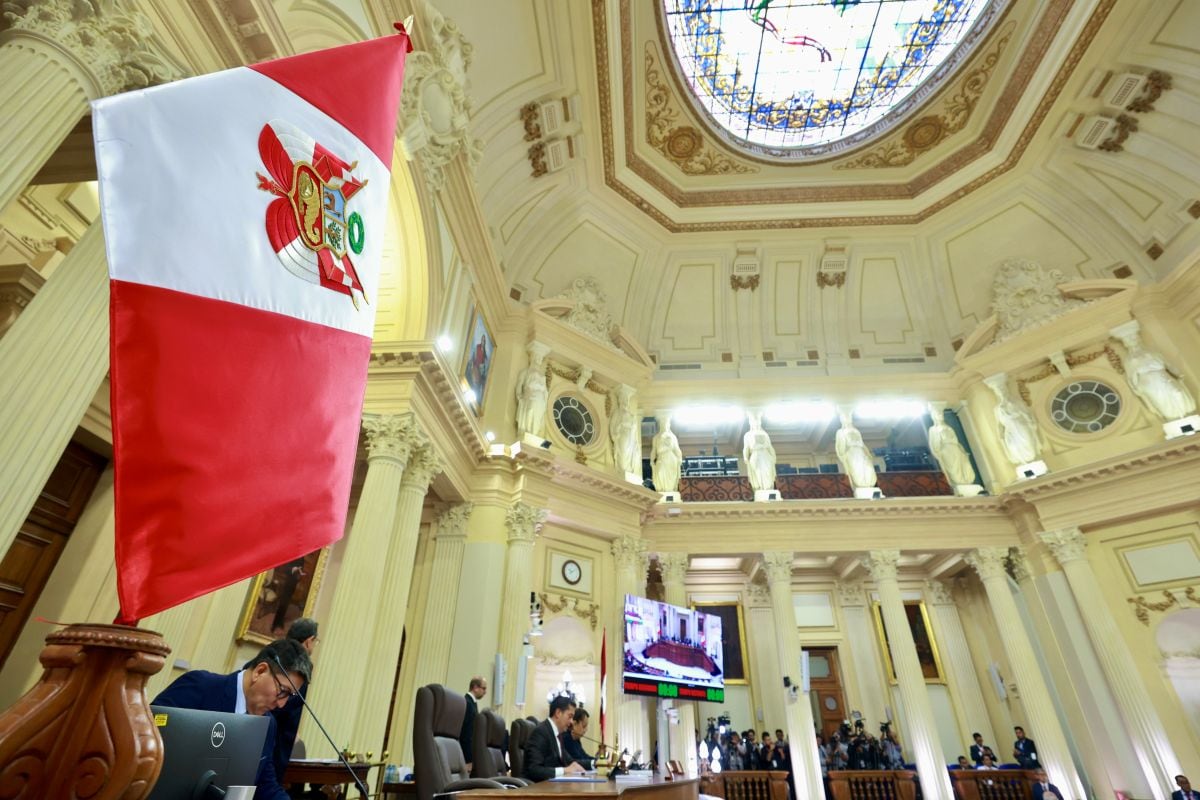El Pleno del Senado aprobó, con 35 votos a favor, 18 en contra y seis abstenciones, delegar facultades legislativas al Poder Ejecutivo en materia de seguridad ciudadana y del fenómeno El Niño. Foto: Congreso.