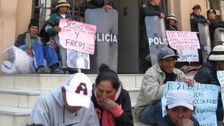 Apurímac: Comuneros de Ccahuapirhua se encadenan en puerta de Corte Superior de Justicia