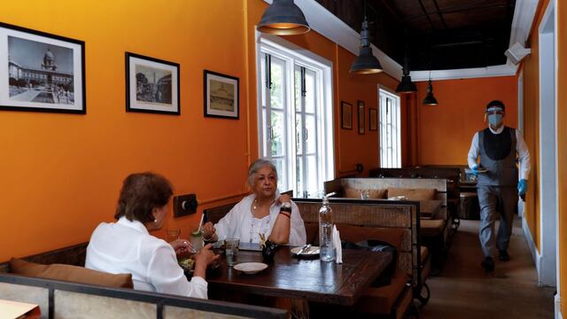 Titular del Mincetur: Restaurantes abrirán sus locales con un aforo máximo de un 40% desde julio