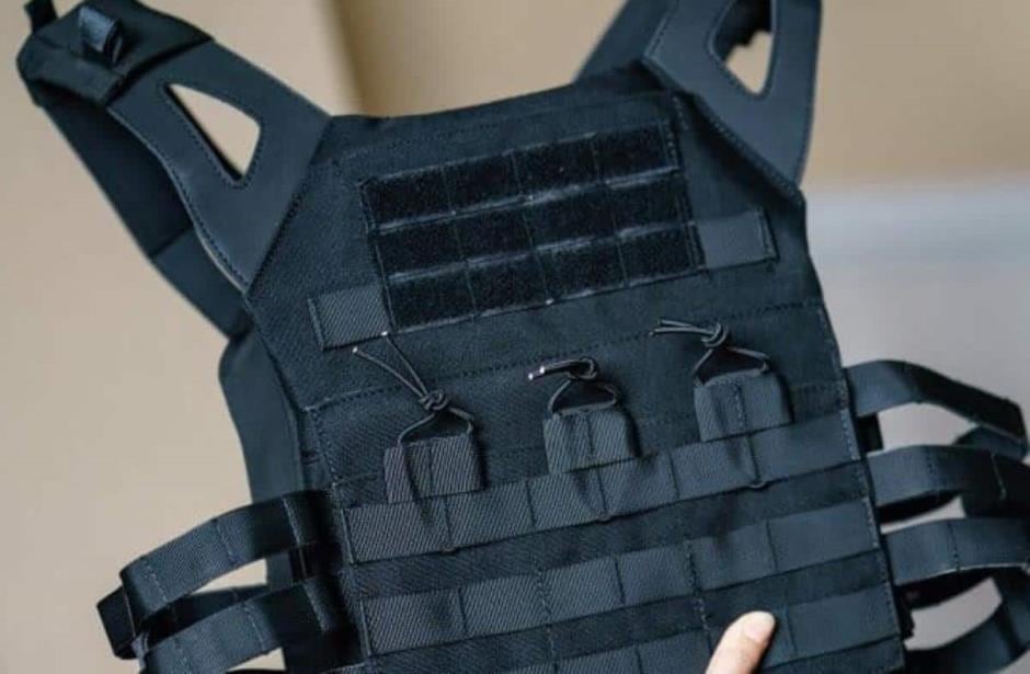 Legislador advirtió que miles de agentes siguen expuestos a riesgos porque los chalecos ya cumplieron su vida útil. Hay S/9 millones destinados a renovarlos, pero el presupuesto no se ha ejecutado.