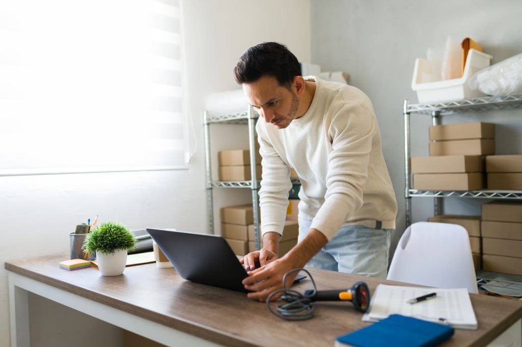 La metodología, utilizada en entornos profesionales y educativos, facilita la planificación de proyectos y la toma de decisiones con objetivos definidos.