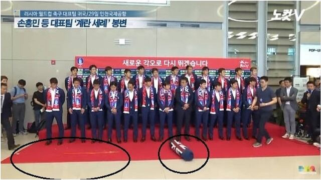 Selección surcoreana regresó a su país y les arrojaron huevos y almohadas (VIDEO)