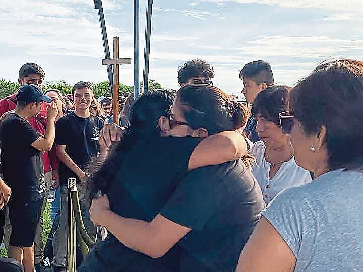 Familiares de Harumi Carbajal, una de las seis fallecidas en la tragedia, denunciaron que ningún representante del centro comercial se comunicó con ellos a pesar del tiempo transcurrido. Además, en el hospital Regional dos personas se atienen por SIS porque seguro de la empresa no se activa.