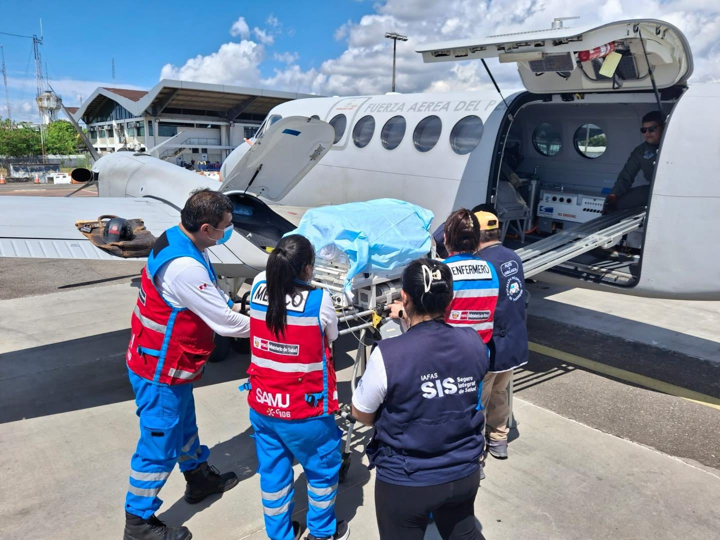 Minsa evacuó 199 pacientes críticos en 156 vuelos aeromédicos durante 2025. Foto: Seguro Integral de Salud.