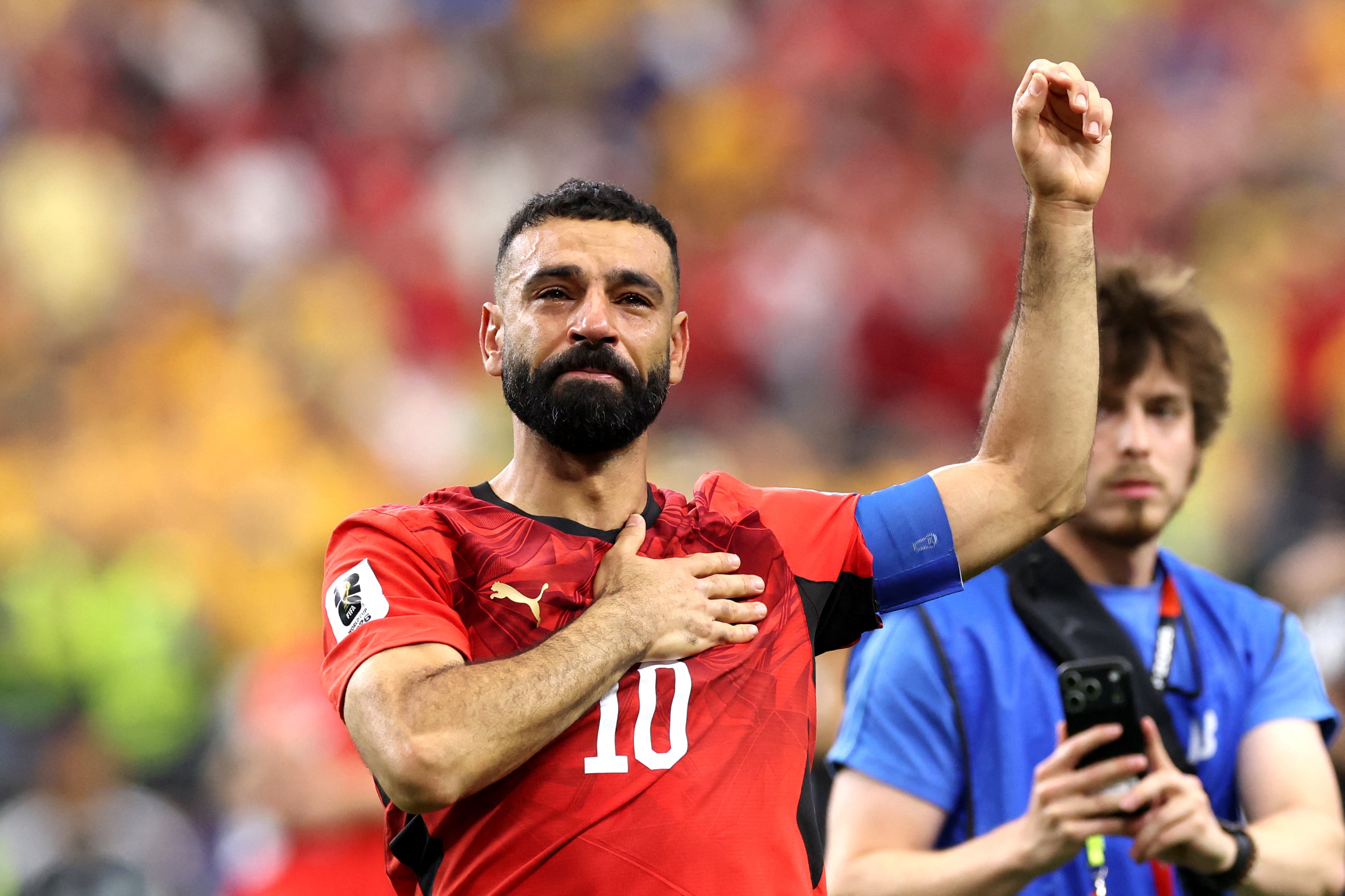 ARLINGTON, TEXAS - JULY 03: Mohamed Salah #10 of Egypt applauds fans after the team's victory through the penalty shootout during the FIFA World Cup 2026 Round of 32 match between Australia and Egypt at Dallas Stadium on July 03, 2026 in Arlington, Texas. Kevin C. Cox/Getty Images/AFP (Photo by Kevin C. Cox / GETTY IMAGES NORTH AMERICA / Getty Images via AFP)