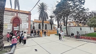 Hospital Goyeneche de Arequipa: Padres suplican por el traslado de su hija
