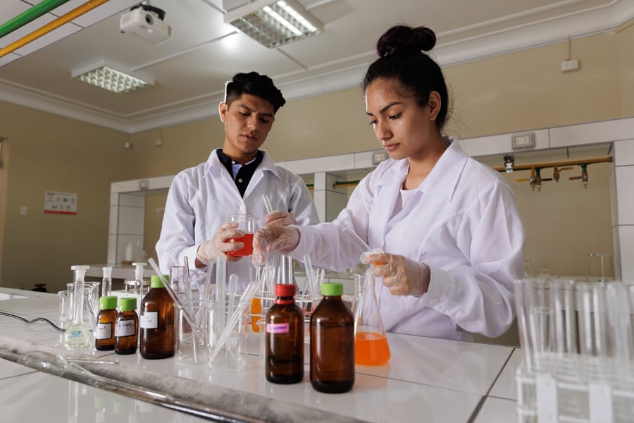 Según estadísticas recientes, hay carreras que tienen alta demanda que muestran una tendencia positiva en términos de crecimiento y estabilidad laboral.