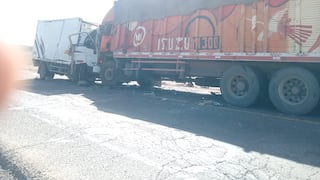 Un hombre y una mujer mueren en la Vía Arequipa-Puno, tras choque de vehículos