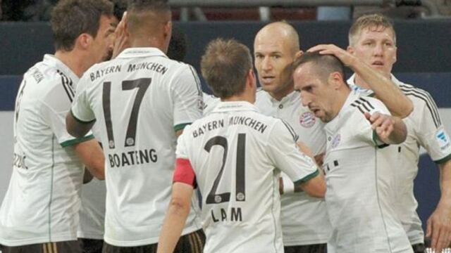 Bayern Munich goleó 4-0 al Schalke con gol de Pizarro