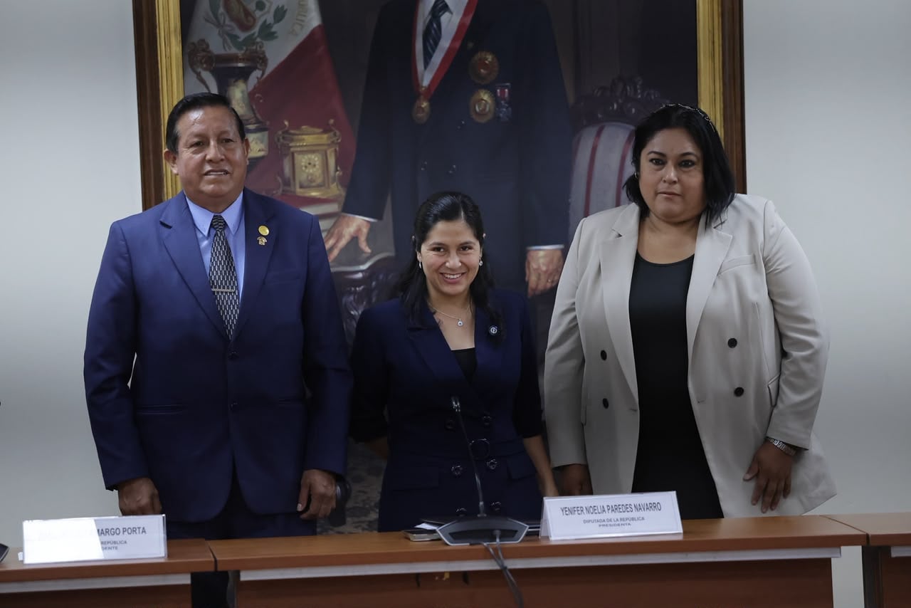 Yenifer Paredes, Raul Camargo y Milagros Santana.
