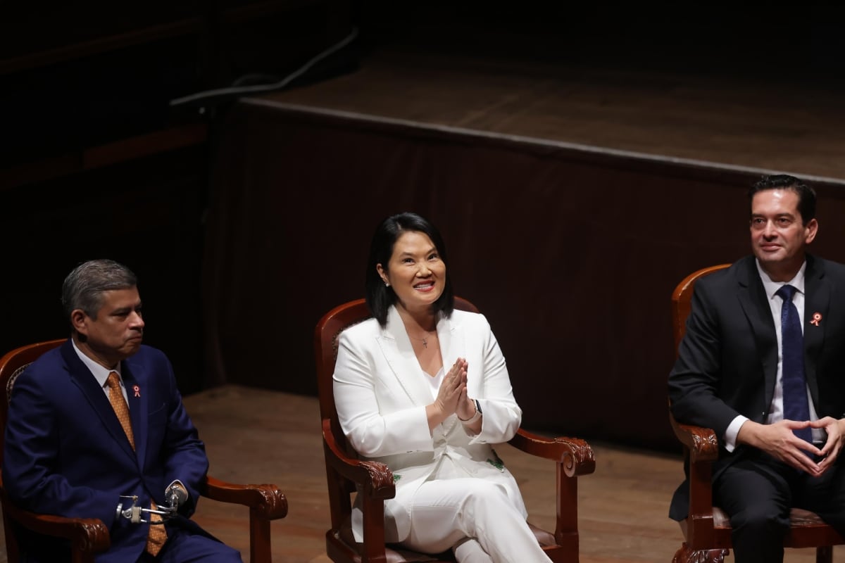 Keiko Fujimori junto a los vicepresidentes electos Luis Galarreta y Miguel Torres.(Foto: Hugo Pérez / @photo.gec)