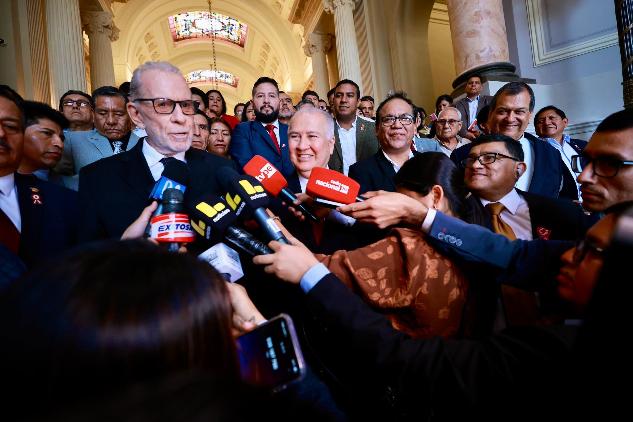 El excandidato presidencial afirmó que la alianza entre cuatro bancadas busca fortalecer la democracia y evitar una concentración de poder durante el próximo periodo legislativo. (Foto: Congreso)