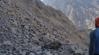 Habilitan vía bloqueada por derrumbe de piedras en Choco