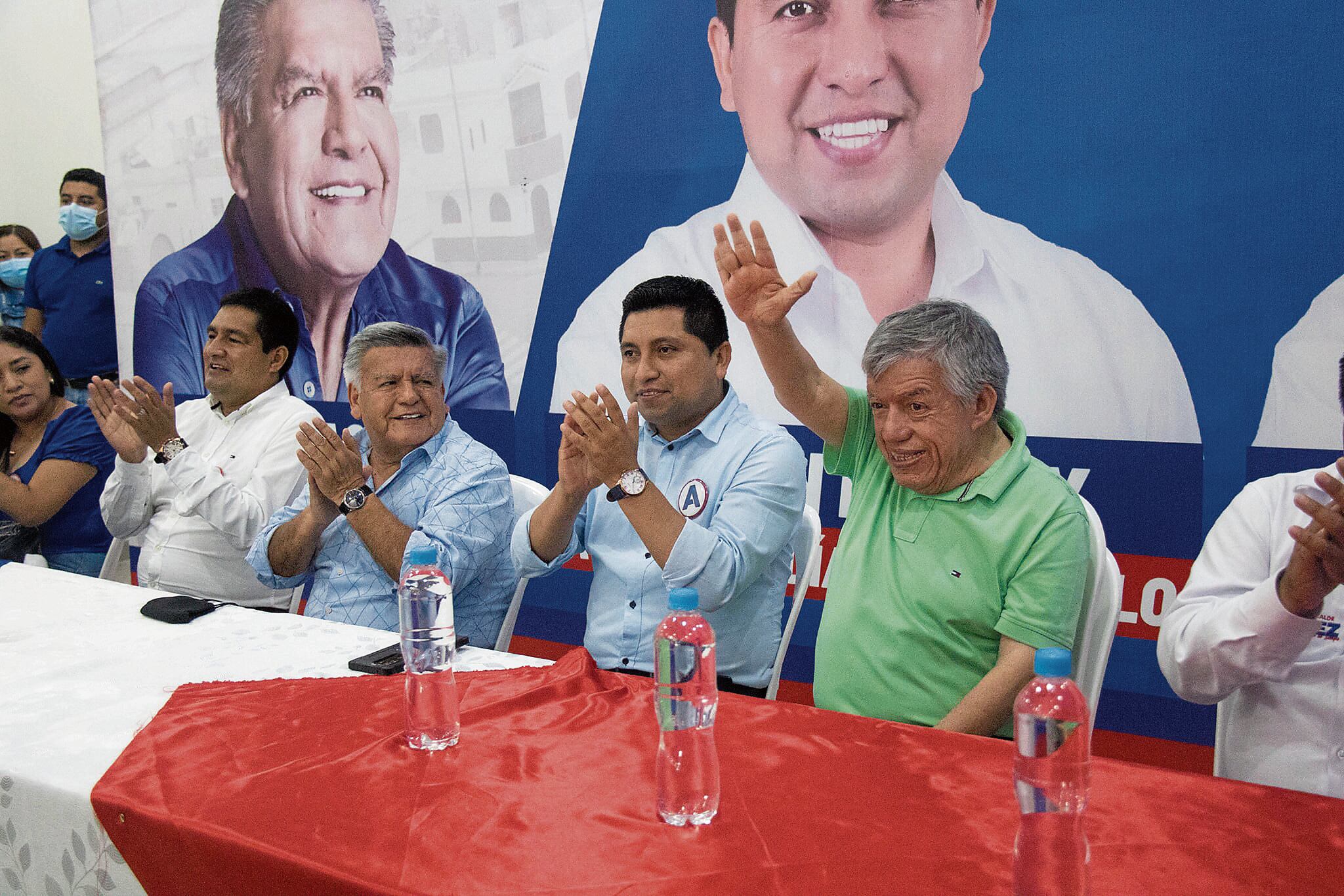 El exdirigente apepista comunicó su salida de la agrupación fundada por su hermano César “por el bien” de su familia y el suyo. Añadió que se aleja de la política.