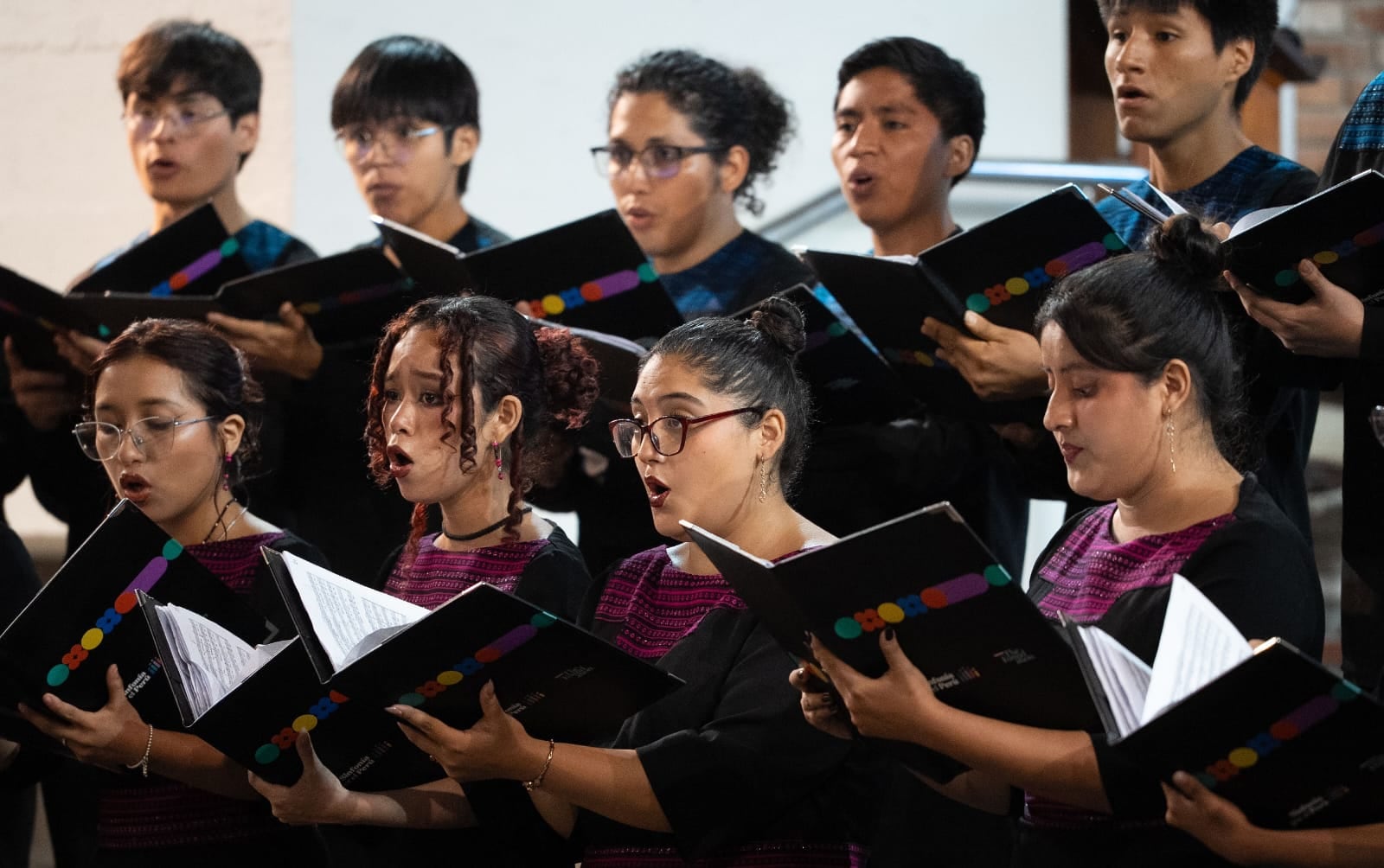La agrupación, dirigida por el maestro Juan Carlos Bersague, representará al Perú en uno de los concursos corales más importantes de Europa y cerrará su gira con un concierto por Fiestas Patrias y los 15 años de Sinfonía por el Perú.