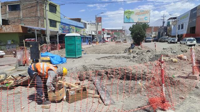 Arequipa: Vecinos y comerciantes protestan por retraso de obra en la avenida Jesús (EN VIVO)
