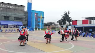 Con pasacalles, serenatas y fuegos artificiales celebran en Lima la víspera del Bicentenario del Perú