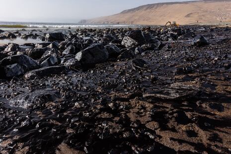 Alcalde de Ancón denunció falta de acción en rehabilitación de playas afectadas por derrame de petróleo