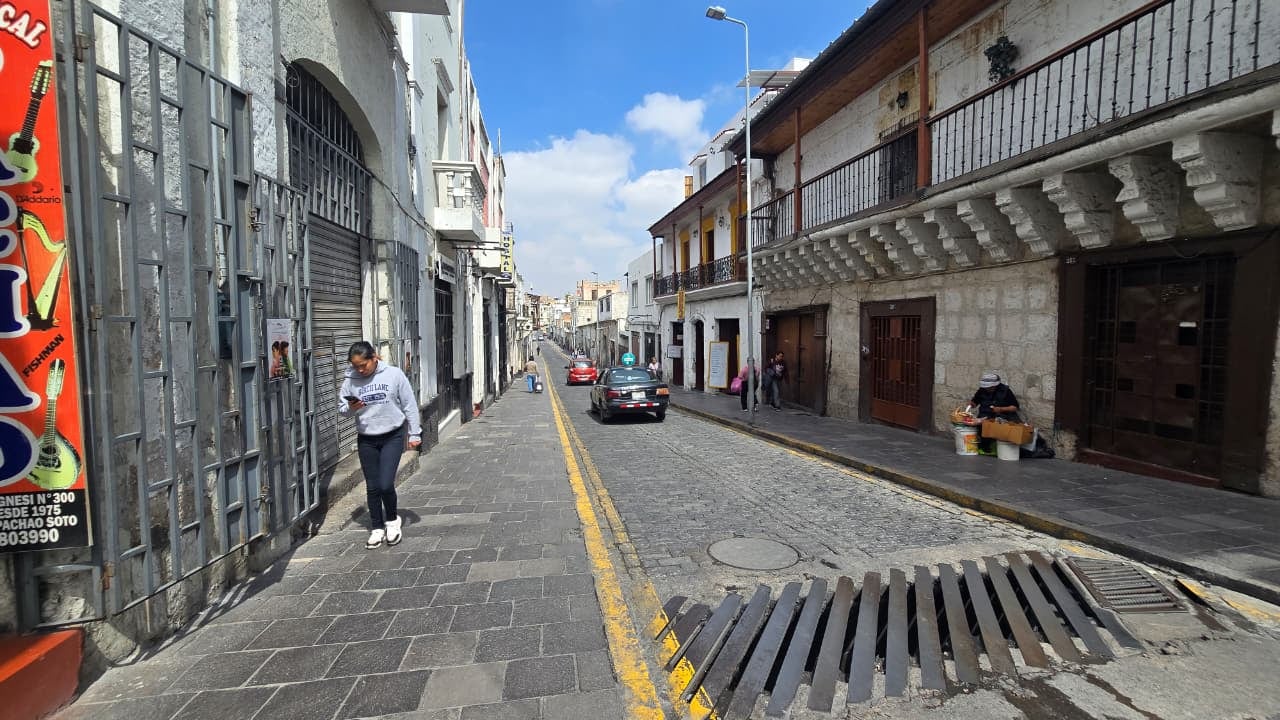 Calle Puente Bolognesi de Arequipa. (Foto: Yunsu Pariapaza/@photo.gec)