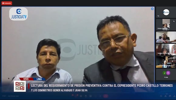 Pedro Castillo junto a su ahora exabogado Eduardo Pachas, durante una audiencia anterior realizada en el penal de Barbadillo.