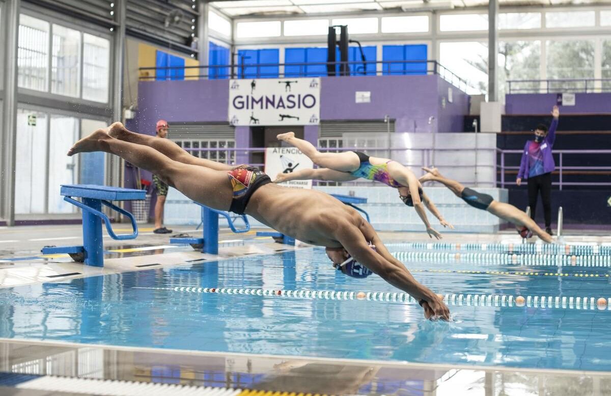 Rómulo Berendson batió dos récords nacionales en 50 y 100 mt. pecho, en Sudamericano de Natación Máster.