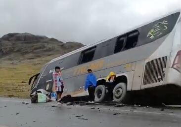Accidente con saldo mortal. Bus y camioneta chocaron/Foto Difusión