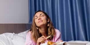 El apetito no depende únicamente de cuánto tiempo pasó desde la última comida. El sueño, el estrés y la composición de los alimentos también pueden influir en las ganas de comer.