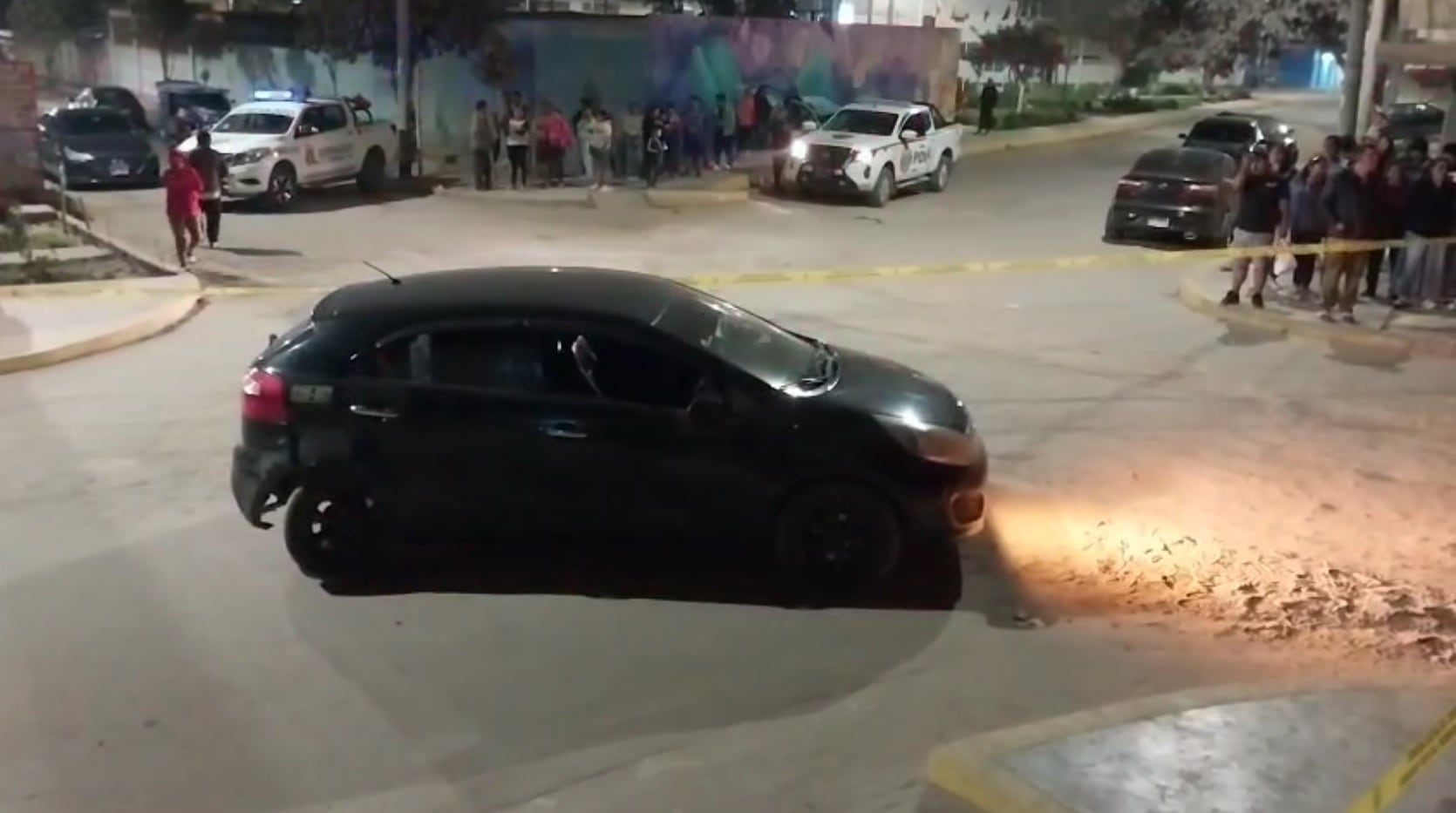 La víctima mortal se encontraba en su automóvil, al parecer cumpliendo labores de colectivo “pirata”, cuando fue acribillado en el distrito de El Porvenir.