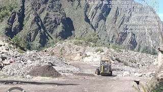 Huaico bloquea la carretera en Tomepampa en La Unión
