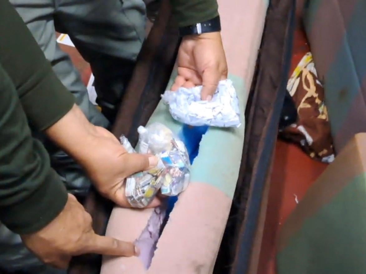 Durante requisa en penal de Varones Arequipa se hallaron elulares y droga. Foto: INPE.