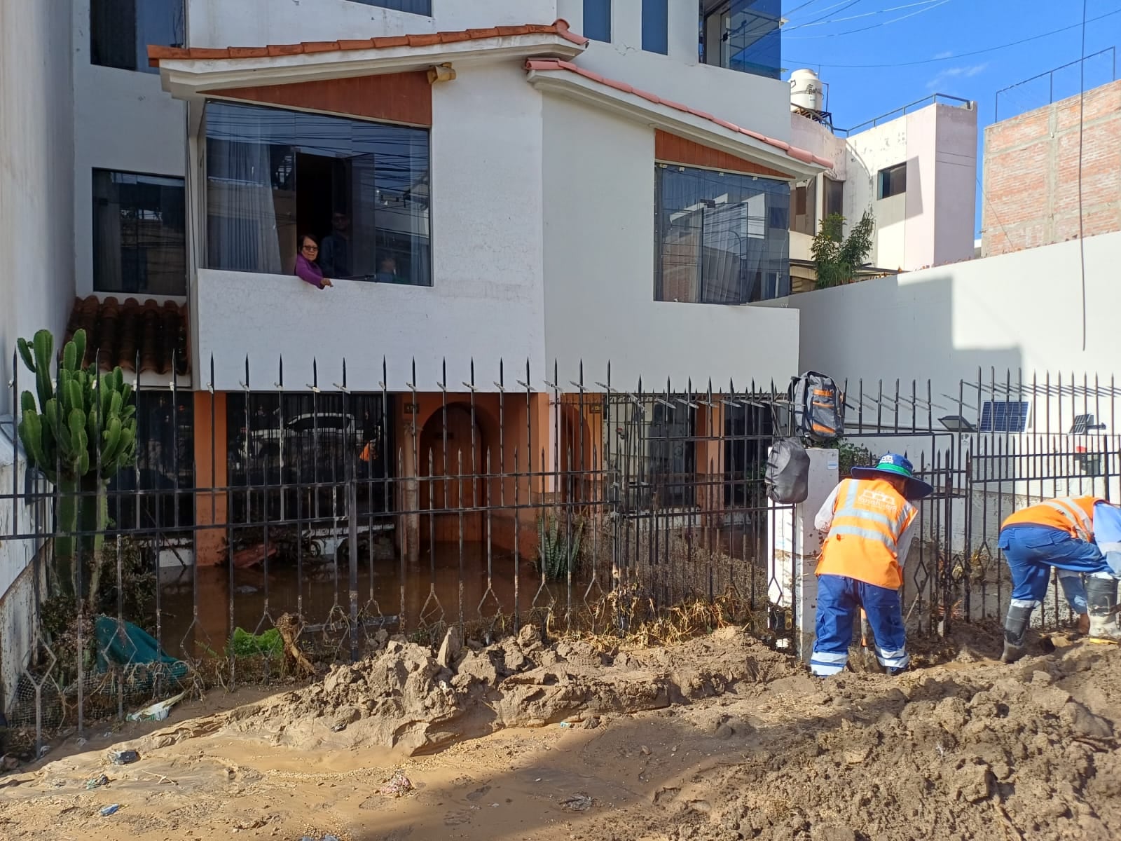 Graves daños en viviendas y vías del distrito de Yanahuara tras intensas lluvias en Arequipa. (Foto: Guillermo Mamani/@photo.gec)