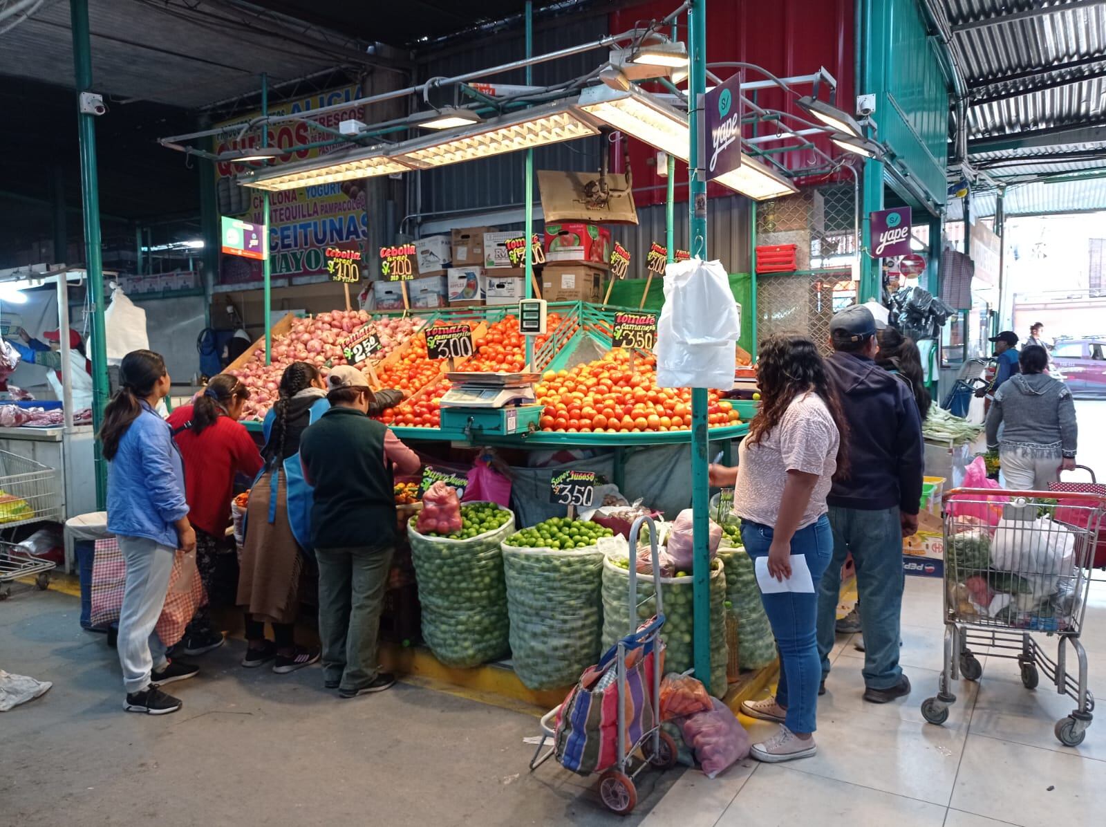 Precios de productos de primera necesidad para este fin de semana en la ciudad de Arequipa. (Foto: Yorch Huamaní)