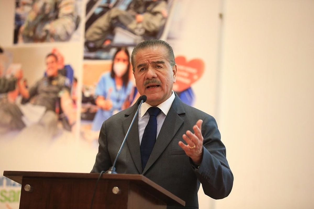 El ministro de Salud señaló que el Ejecutivo respeta las decisiones del Congreso y detalló avances en vacunación, cirugías y abastecimiento de medicamentos.