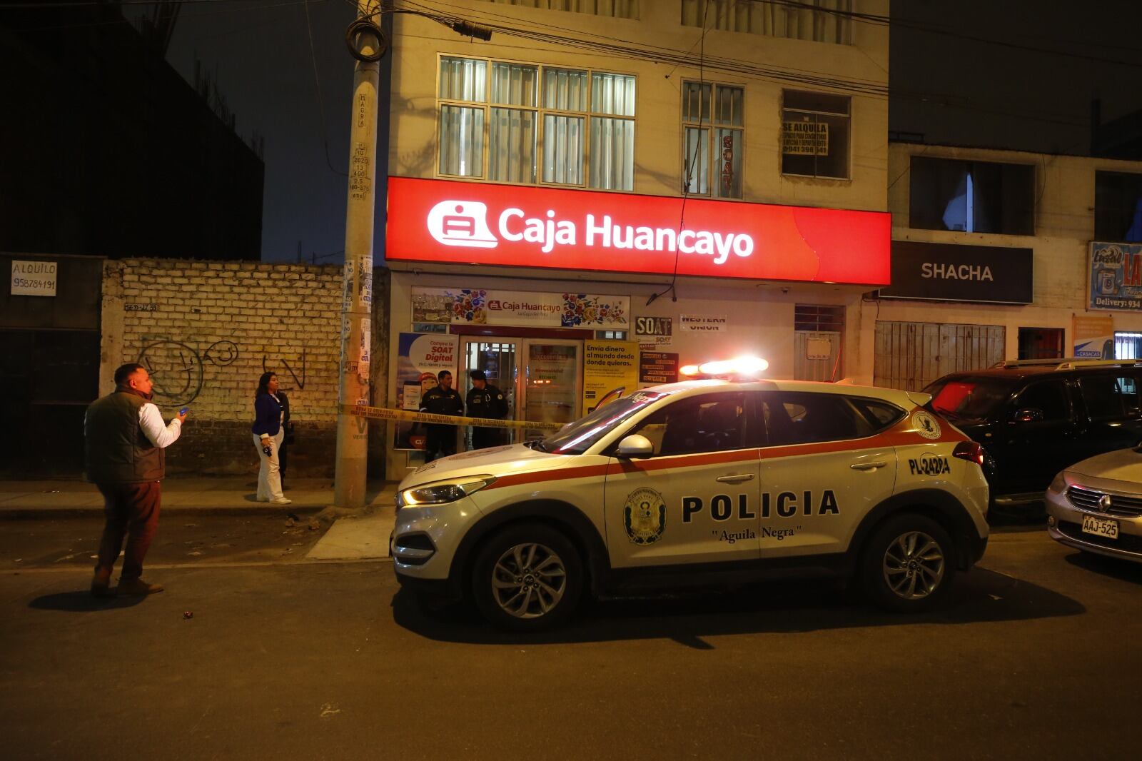 Callao: Delincuentes roban más de S/10 mil soles en agencia de Caja Huancayo y dejan herida a cajera. (Fotos: Joseph Angeles @photo.gec)