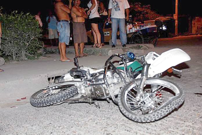 La víctima murió de manera instantánea, mientras que otros dos jóvenes resultaron heridos