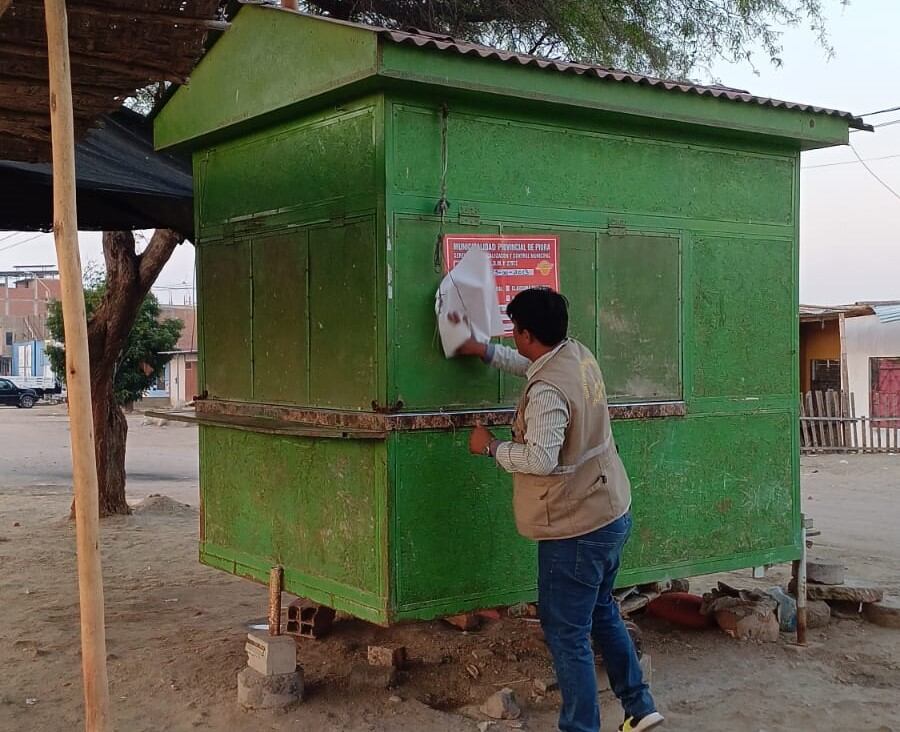 Notifican negocios que invaden las vías públicas en Piura