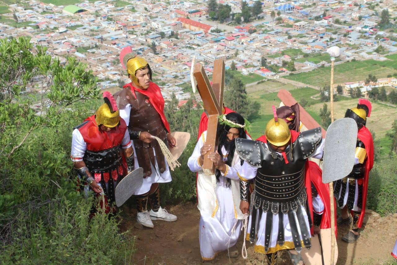 Vía Crucis en Pampacolca, provincia de Castilla. (Foto: Pampacolca, tierra de Lindas Costumbres y Tradiciones/Facebook)