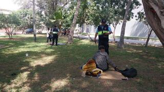 Piura: Serenos desalojan a dos extranjeros que ocupaban área verde en la Av. Los Cocos