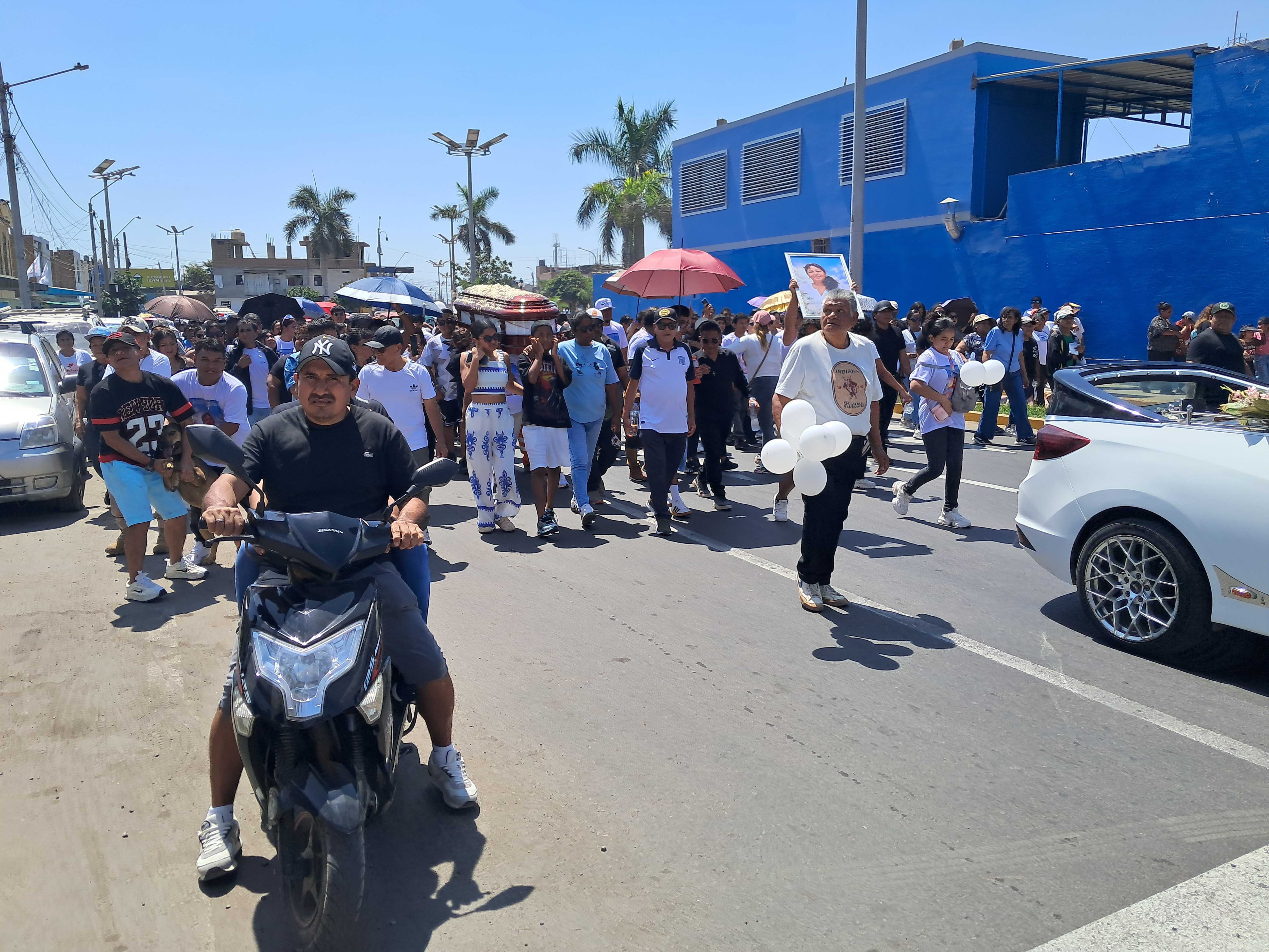 Chincha: dan último adiós a Roxana Félix víctima de ataque criminal