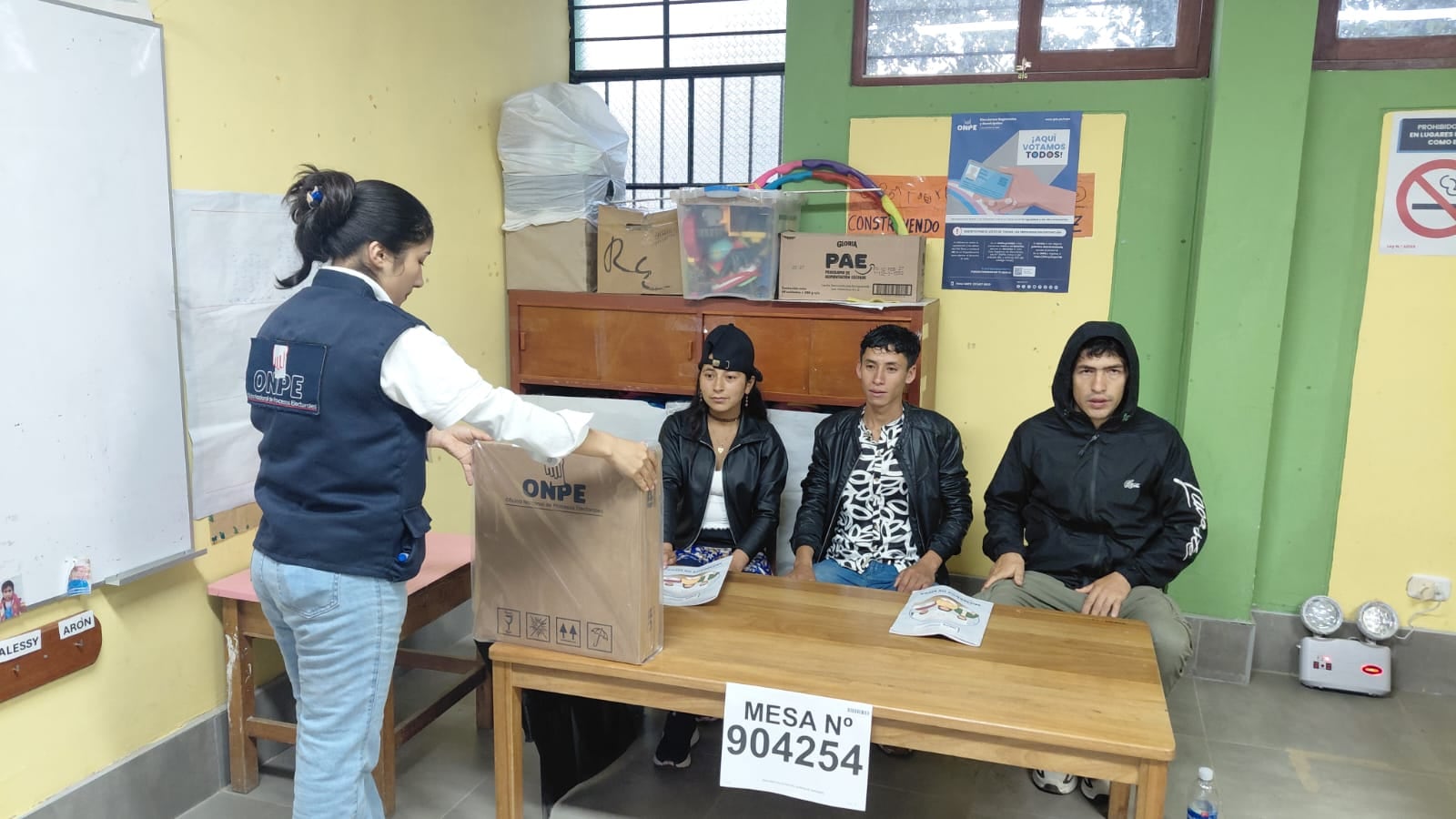 A las 6:04 de la mañana se instaló la primera mesa en Piura