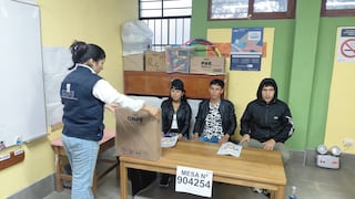A las 6:04 de la mañana se instaló la primera mesa en Piura