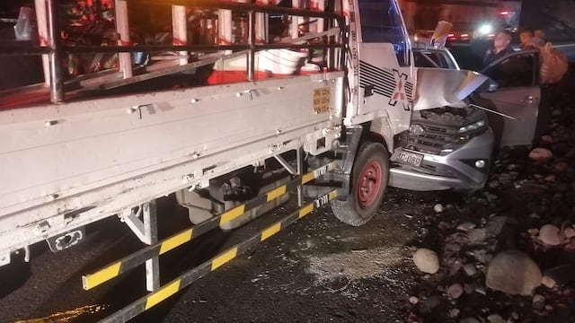 Arequipa: Seis heridos en el choque de un camión y una camioneta en la Panamericana Sur