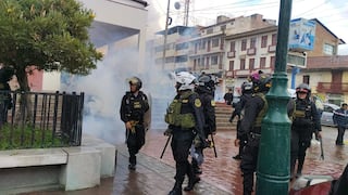 Huancayo: Protesta por colegio de termina en enfrentamientos y desmayos (VIDEO)